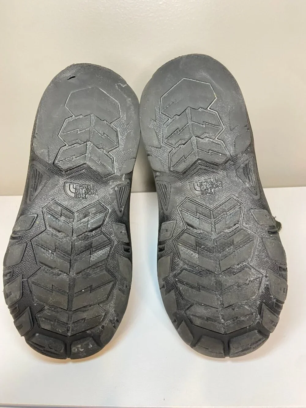 The North Face Alpenglow IV Waterproof Winter Snow Boots Kids Size 7